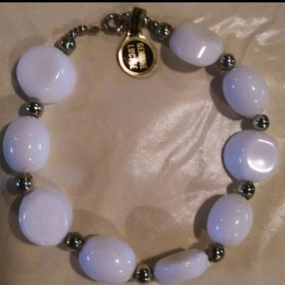 NEW. Classy Beautiful Bright White 100% Lucite Bead Necklace Matching Bracelet - Picture 2 of 7
